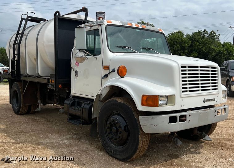 image for item LU9961 1995 International 4700 water truck