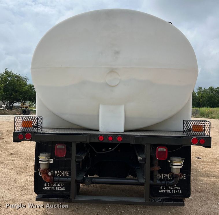 image for item LU9961 1995 International 4700 water truck