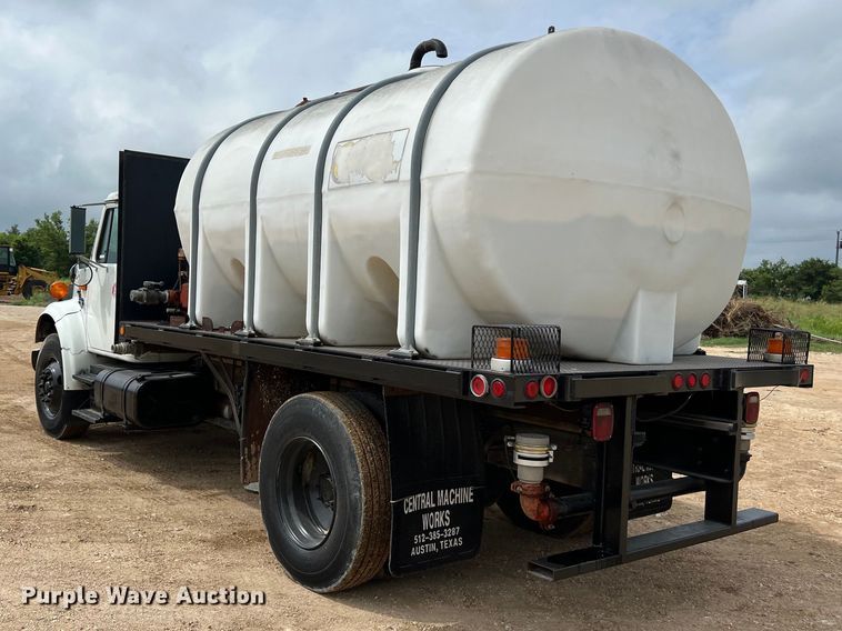 image for item LU9961 1995 International 4700 water truck