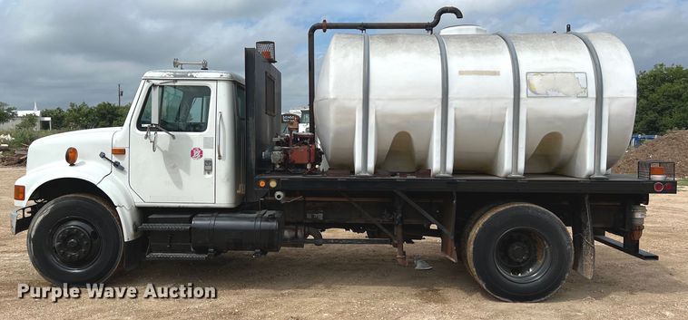 image for item LU9961 1995 International 4700 water truck