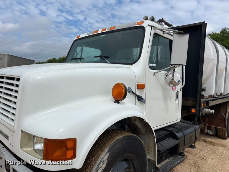 image for item LU9961 1995 International 4700 water truck