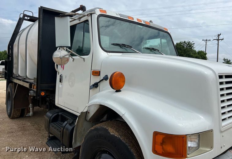 image for item LU9961 1995 International 4700 water truck