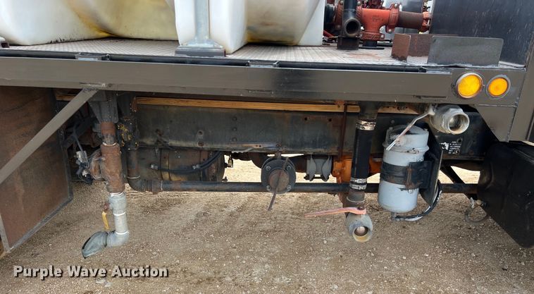 image for item LU9961 1995 International 4700 water truck