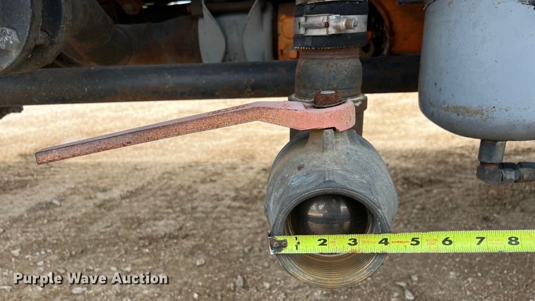 image for item LU9961 1995 International 4700 water truck