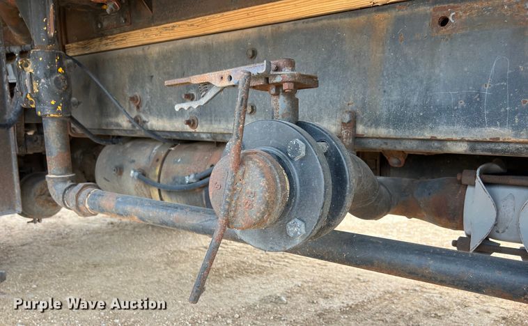 image for item LU9961 1995 International 4700 water truck