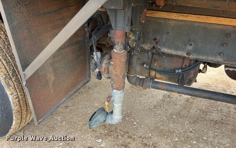 image for item LU9961 1995 International 4700 water truck