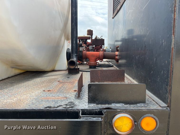 image for item LU9961 1995 International 4700 water truck