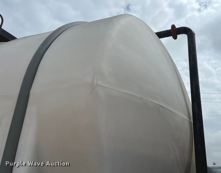 image for item LU9961 1995 International 4700 water truck