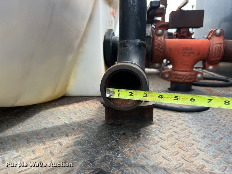 image for item LU9961 1995 International 4700 water truck