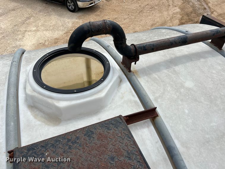 image for item LU9961 1995 International 4700 water truck