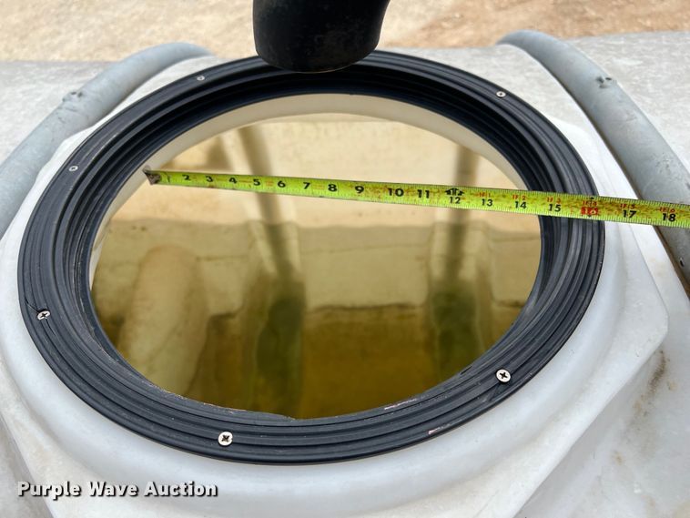 image for item LU9961 1995 International 4700 water truck