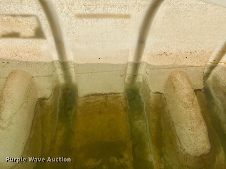 image for item LU9961 1995 International 4700 water truck