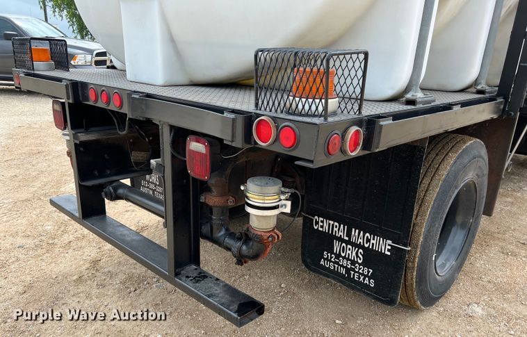 image for item LU9961 1995 International 4700 water truck