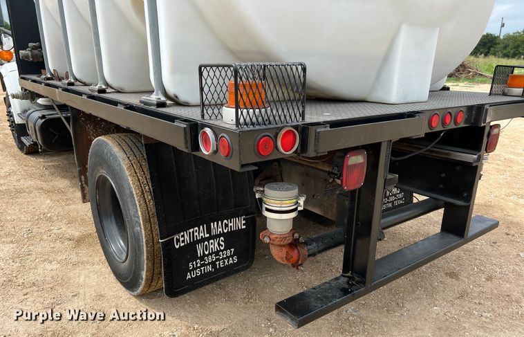 image for item LU9961 1995 International 4700 water truck