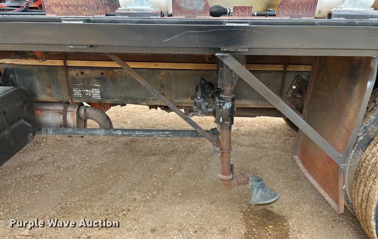 image for item LU9961 1995 International 4700 water truck