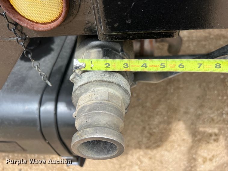 image for item LU9961 1995 International 4700 water truck