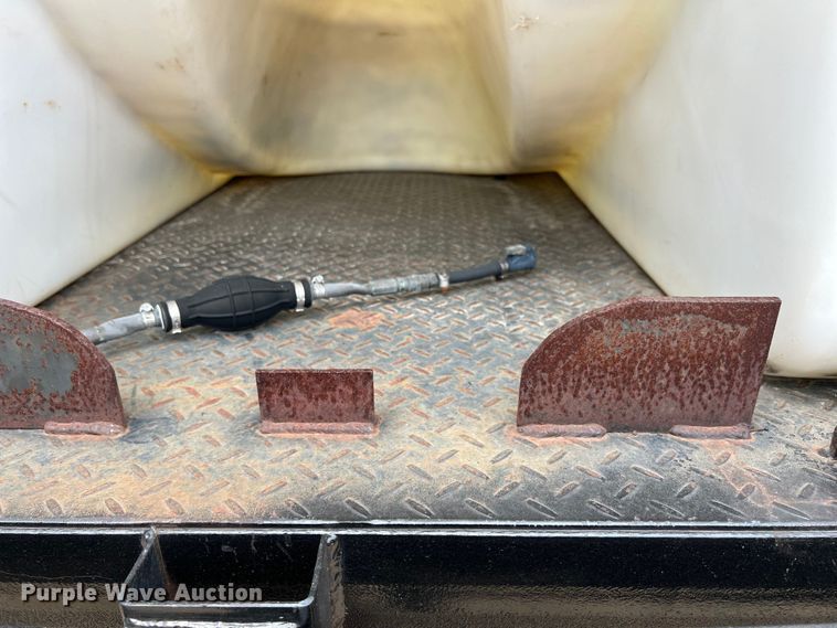 image for item LU9961 1995 International 4700 water truck