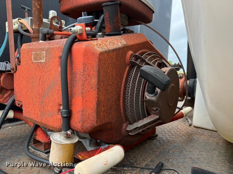 image for item LU9961 1995 International 4700 water truck