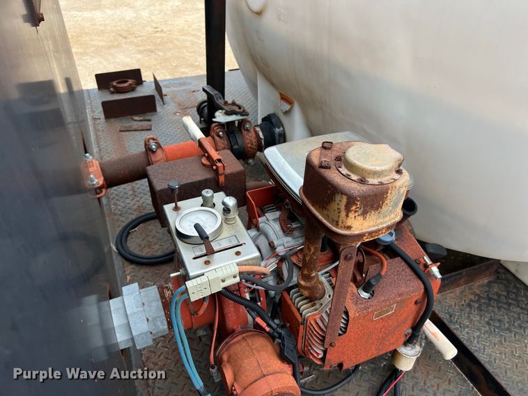 image for item LU9961 1995 International 4700 water truck