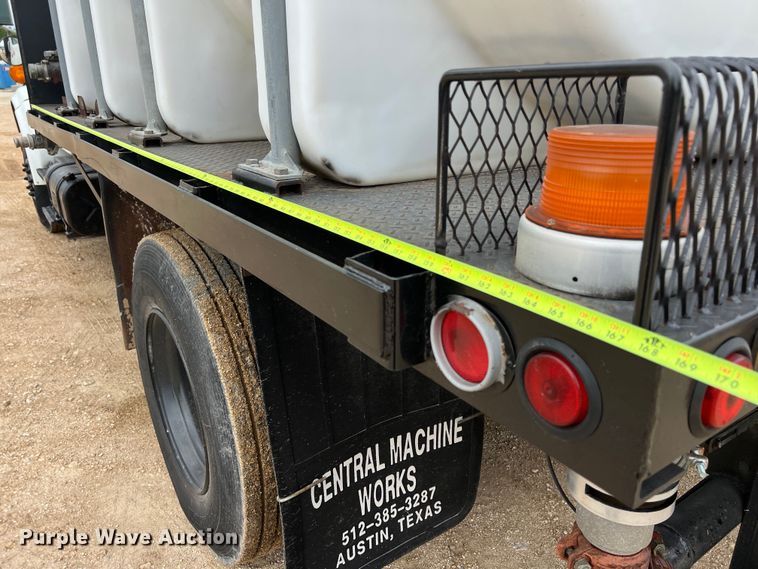 image for item LU9961 1995 International 4700 water truck