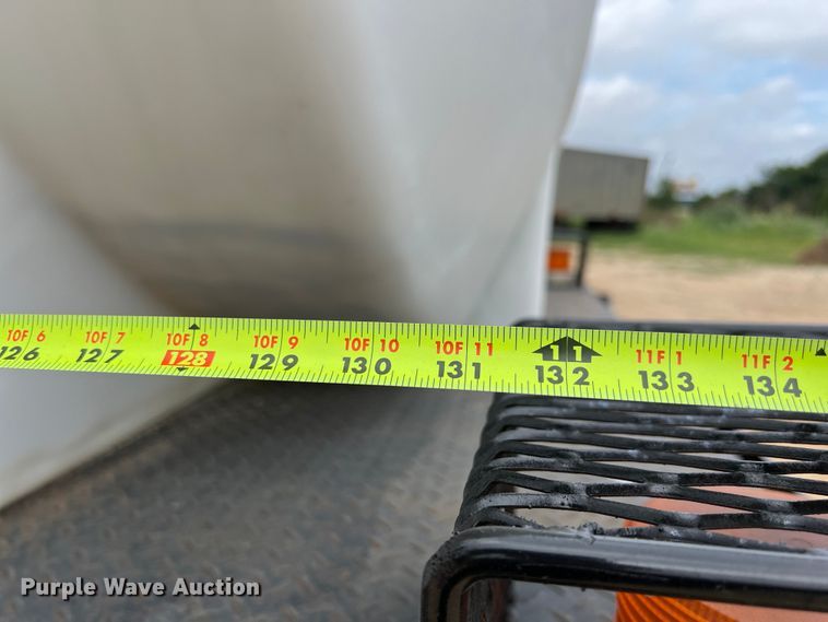 image for item LU9961 1995 International 4700 water truck