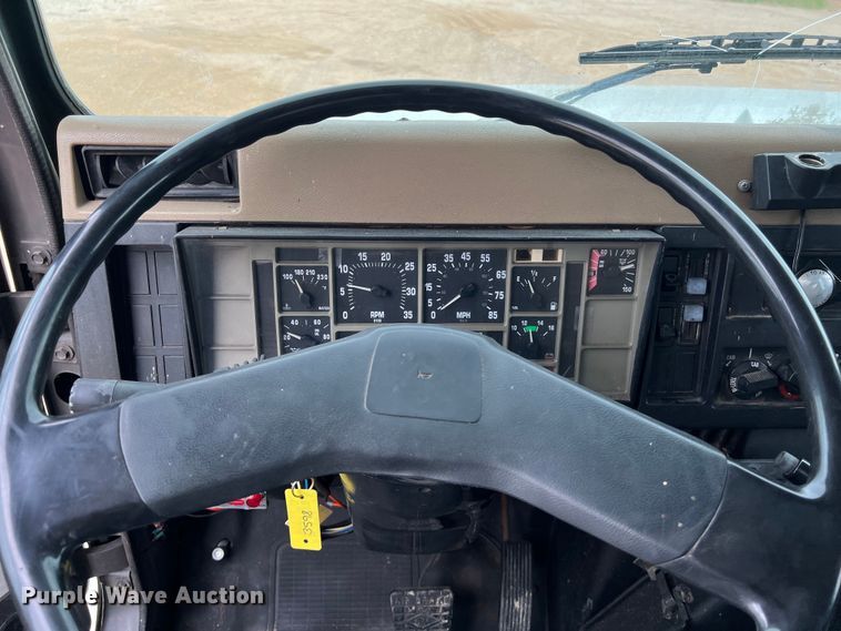 image for item LU9961 1995 International 4700 water truck