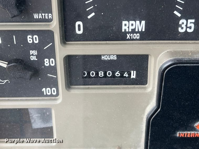 image for item LU9961 1995 International 4700 water truck