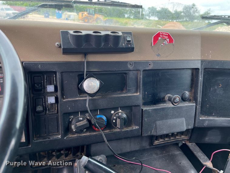 image for item LU9961 1995 International 4700 water truck