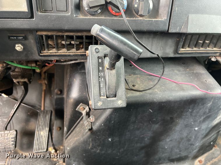 image for item LU9961 1995 International 4700 water truck