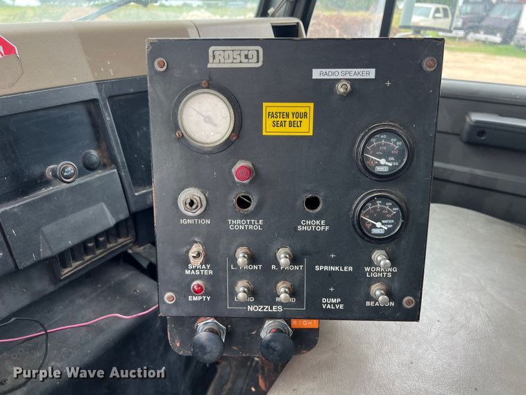 image for item LU9961 1995 International 4700 water truck