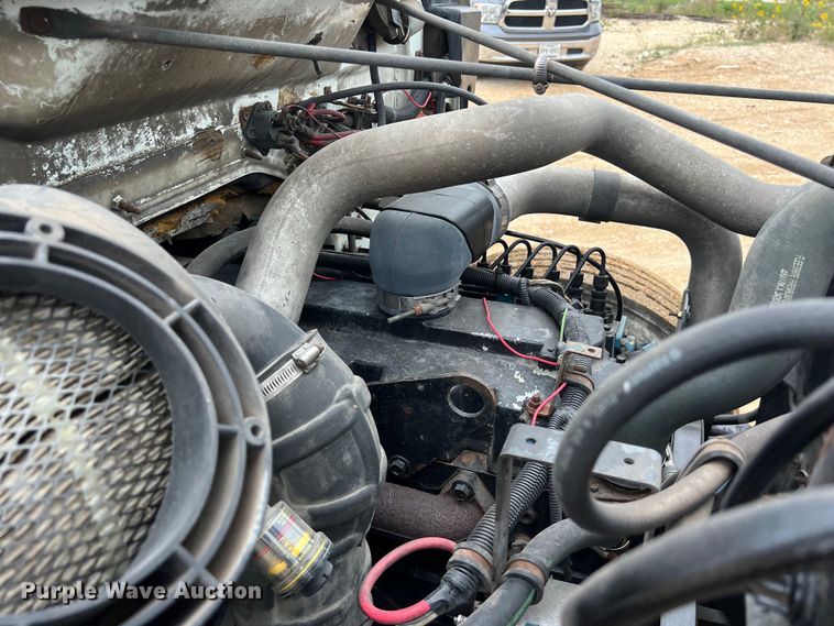 image for item LU9961 1995 International 4700 water truck