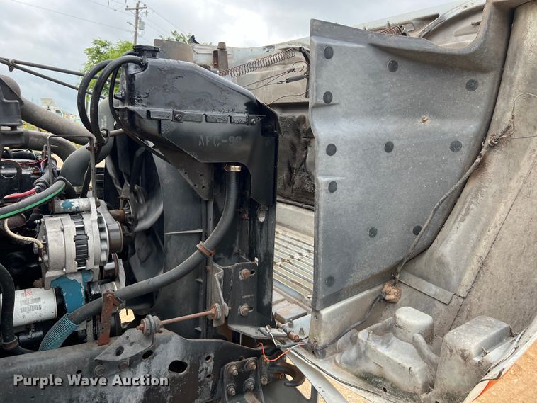 image for item LU9961 1995 International 4700 water truck