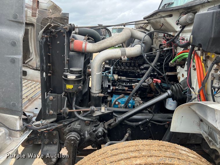 image for item LU9961 1995 International 4700 water truck