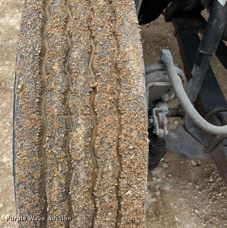 image for item LU9961 1995 International 4700 water truck