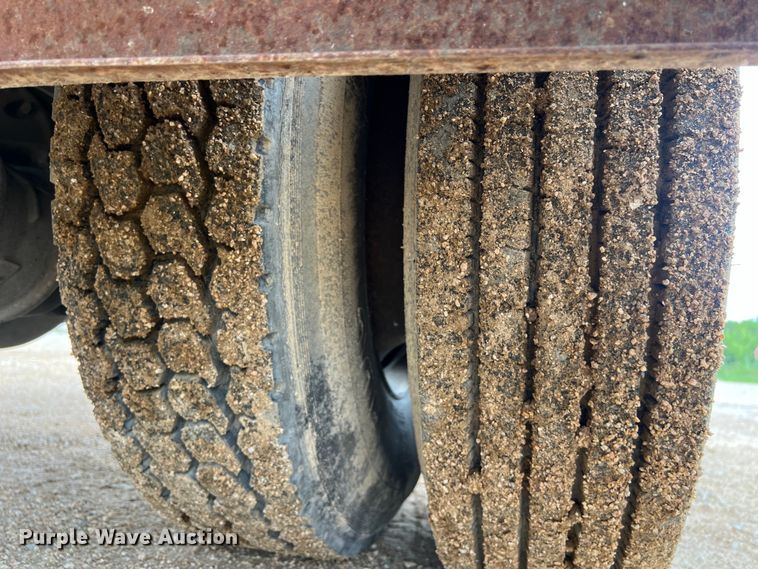 image for item LU9961 1995 International 4700 water truck