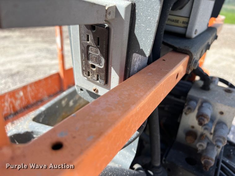 image for item LU9992 2015 JLG 800AJ boom lift