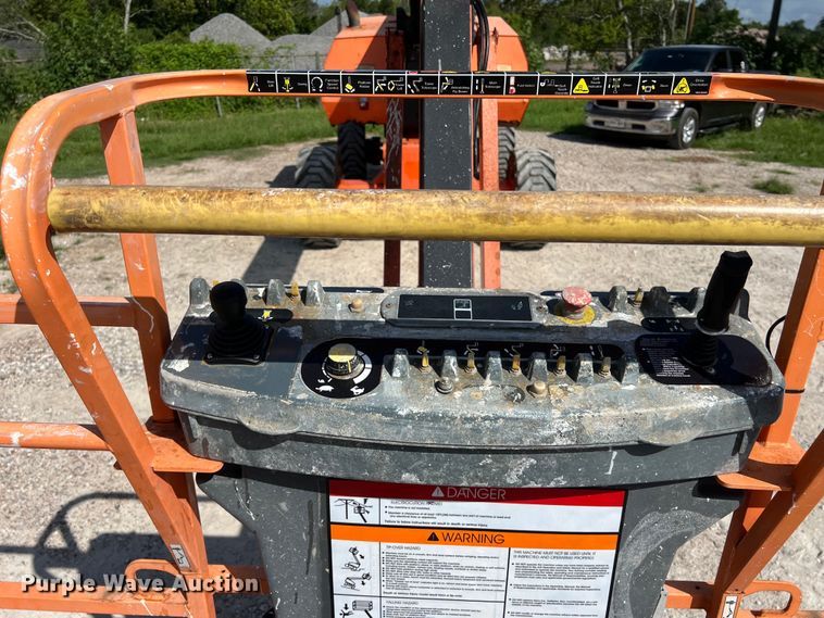 image for item LU9992 2015 JLG 800AJ boom lift