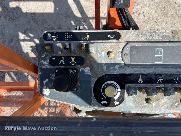 image for item LU9992 2015 JLG 800AJ boom lift