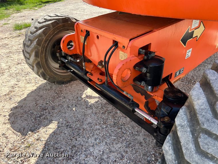 image for item LU9992 2015 JLG 800AJ boom lift