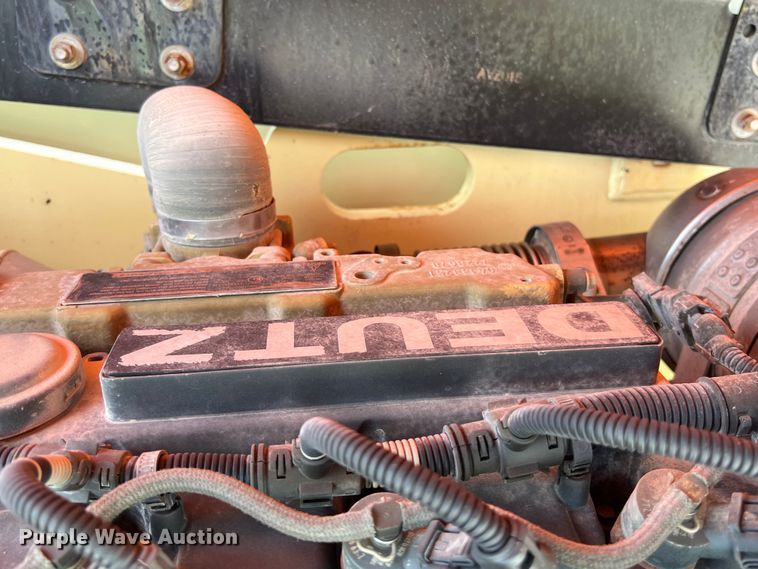 image for item LU9992 2015 JLG 800AJ boom lift