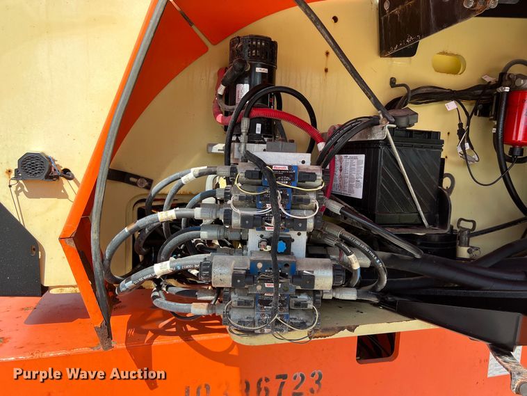 image for item LU9992 2015 JLG 800AJ boom lift