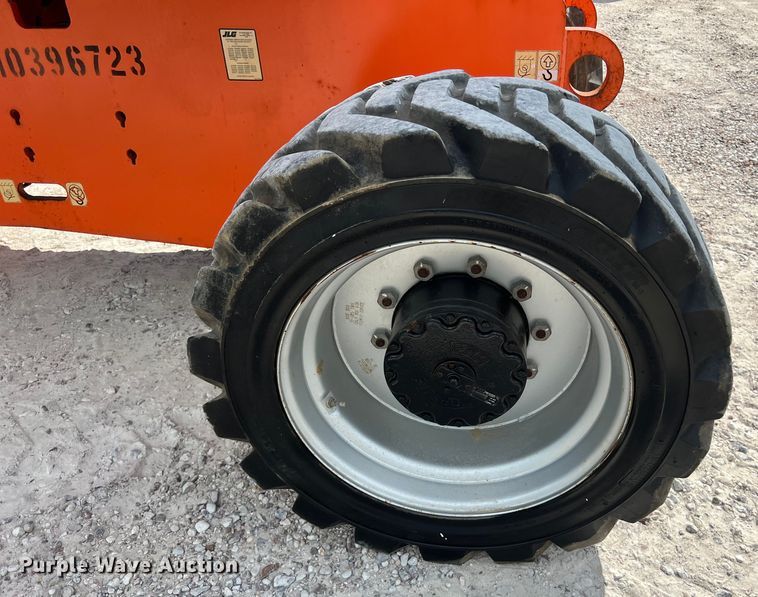 image for item LU9992 2015 JLG 800AJ boom lift