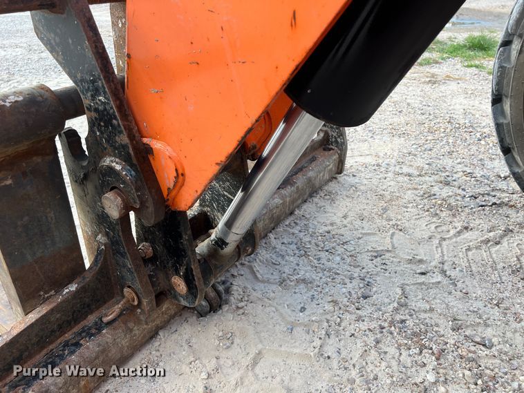 image for item LU9994 2015 JLG 8042 telehandler