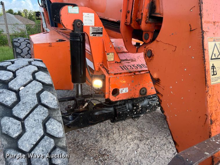 image for item LU9994 2015 JLG 8042 telehandler