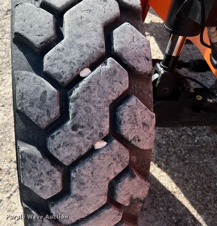 image for item LU9994 2015 JLG 8042 telehandler