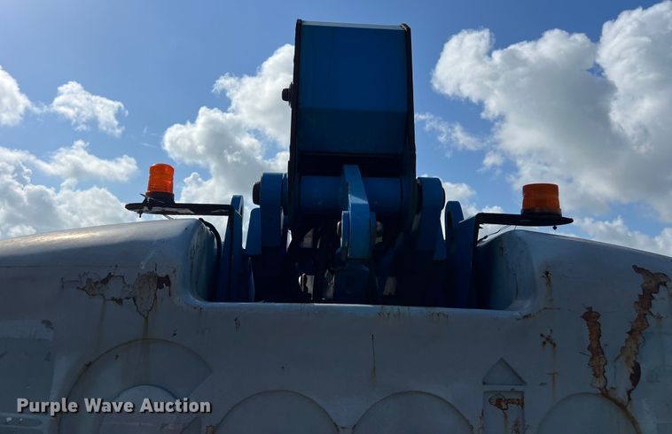 image for item LU9995 2014 Genie S-85 boom lift