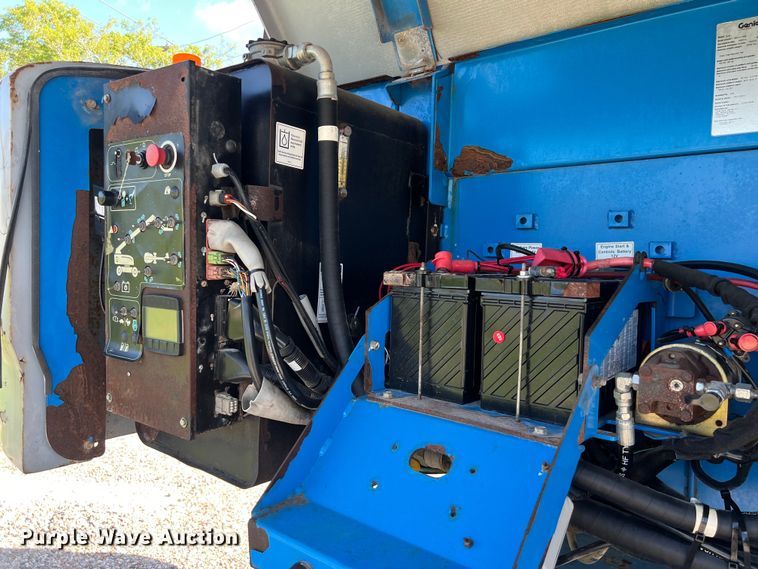 image for item LU9995 2014 Genie S-85 boom lift