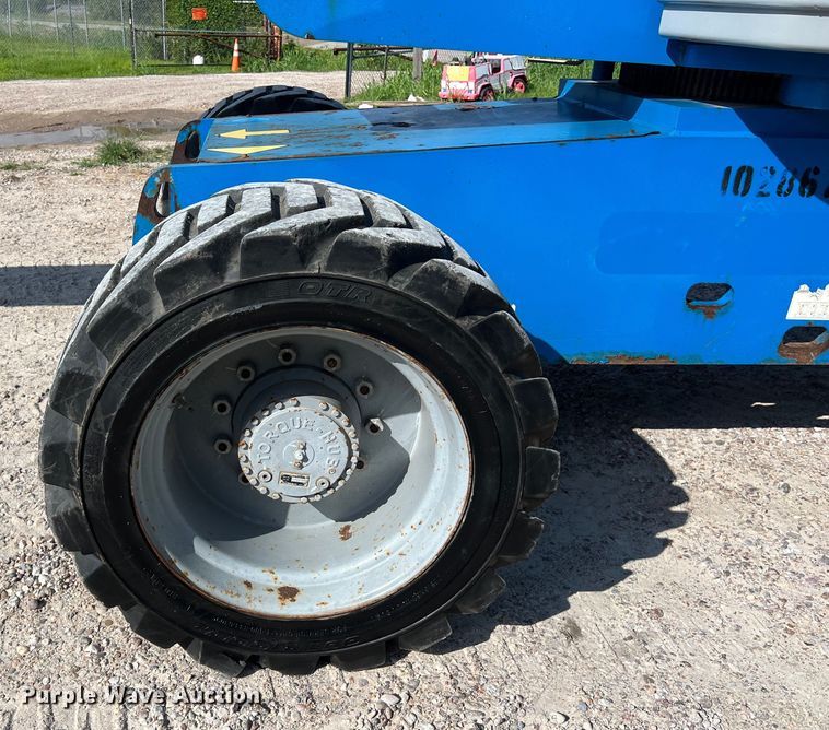 image for item LU9995 2014 Genie S-85 boom lift