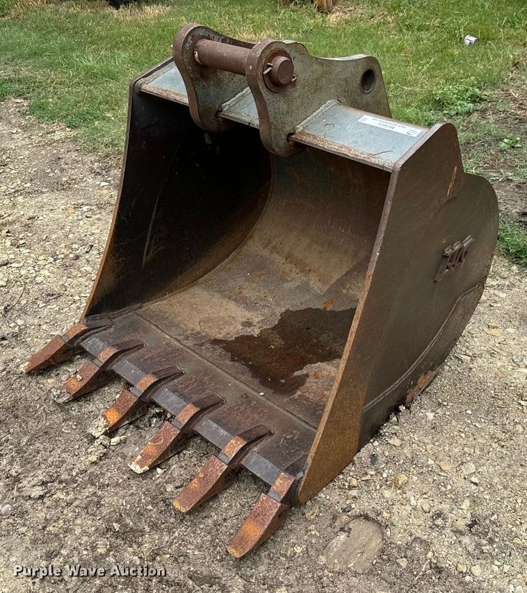 image for item MU9822 (4) backhoe buckets