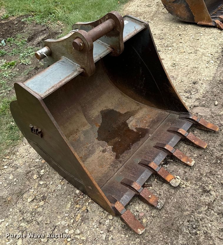 image for item MU9822 (4) backhoe buckets